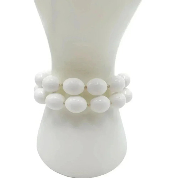 Trifari Double Stranded White Lucite Bead Bracelet Gold Tone Closure Vintage - Picture 1 of 6